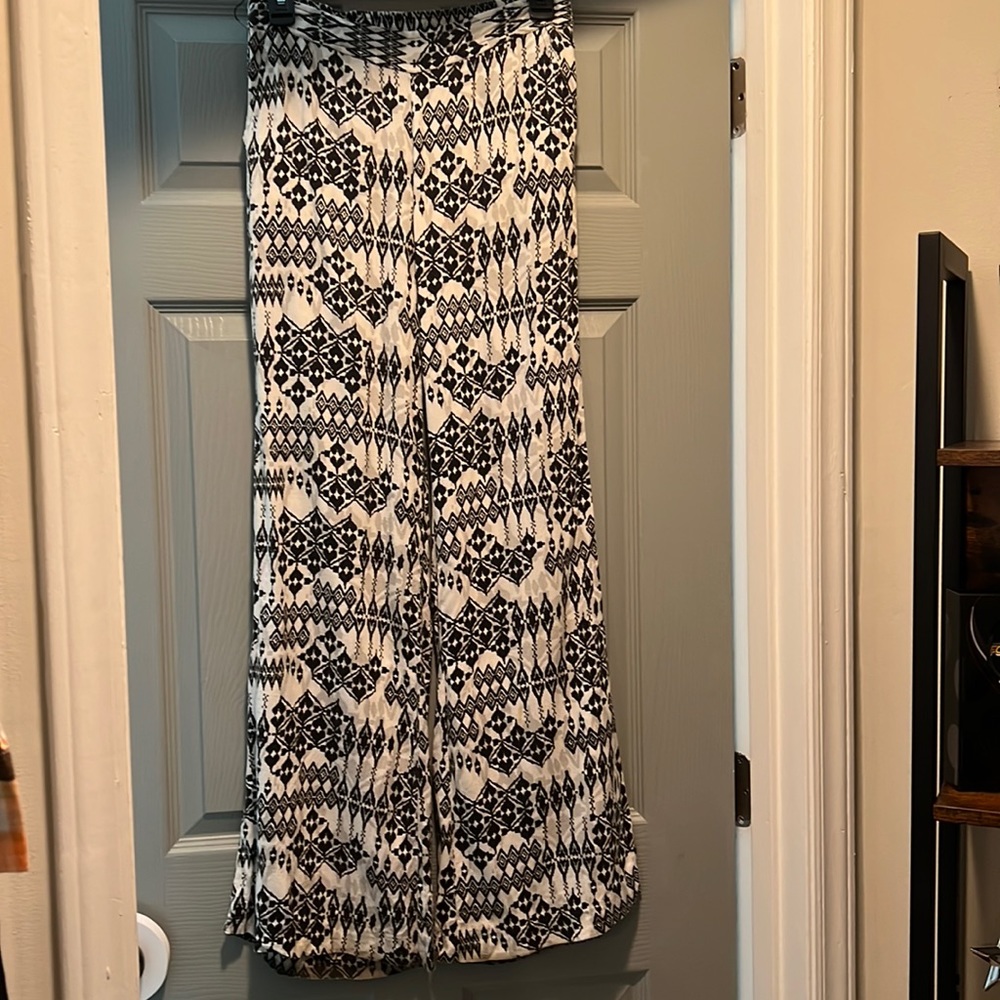 Women’s white and black printed palazzo pants, Jessica Simpson size extra small
